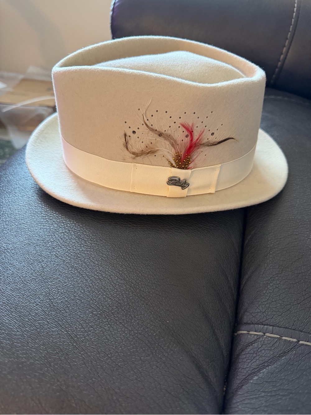 Bailey of Hollywood cream-colored wool felt dress hat